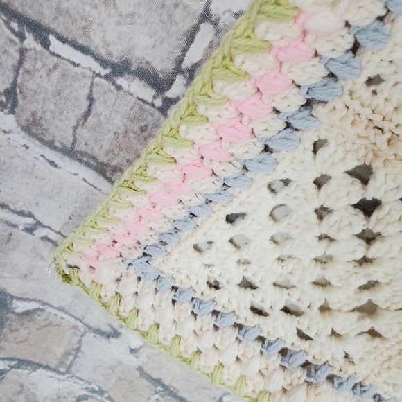 Vintage Handknit 3D Granny Square Cottagecore Lap Crib Blanket  Cream Peach - Picture 9 of 9